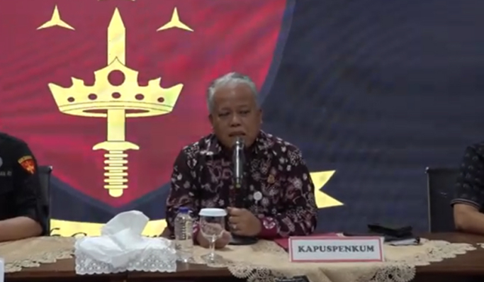 Kepala Pusat Penerangan Kejaksaan Agung, Harli Siregar saat konferensi pers. (Foto: PMJ News/YouTube Kejaksaan RI)