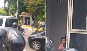 Seorang pria membawa senjata tajam menyandera anak kandungnya sendiri di Pos Polisi Pejaten Village, Pasar Minggu, Jakarta Selatan. (Foto: PMJ News/Xcom)