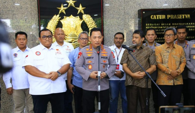 Kapolri Jenderal Listyo Sigit Prabowo menerima audiensi perwakitan buruh. (Foto: PMJ News)