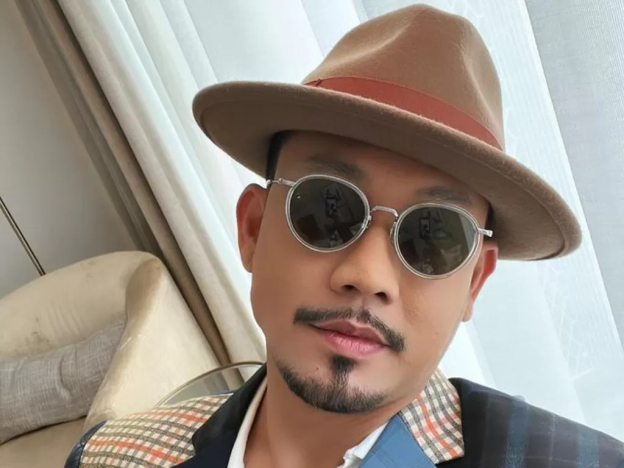 Presenter dan pemain film serta pebasket Denny Sumargo. (Foto: PMJ/Instagram).