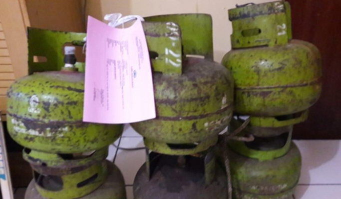 Barang bukti pengoplosan tabung gas elpiji subsidi. (Foto: Dok PMJ News)