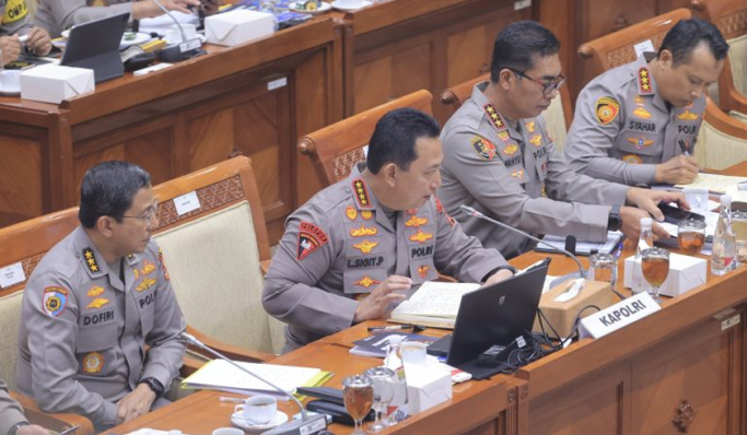 Kapolri Jenderal Listyo Sigit Prabowo saat rapat kerja bersama Komisi III DPR di Kompleks Parlemen, Senayan, Jakarta. (Foto: PMJ News)