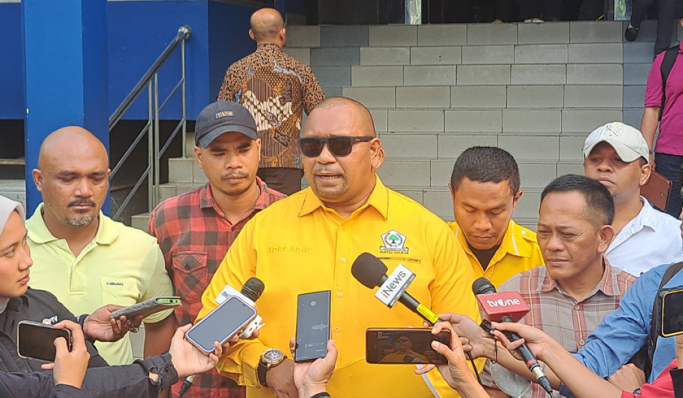 Kader Partai Golkar, Adrianus Agal membuat laporan polisi ke Polda Metro Jaya terkait penyebaran hoax. (Foto: PMJ News/Fajar)