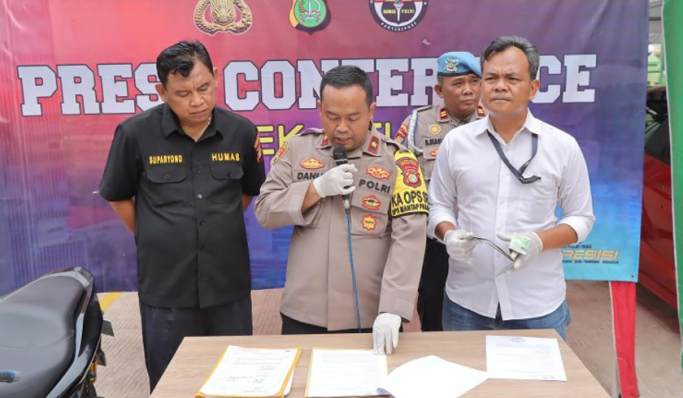 Polsek Jatiasih menggelar rilis pengungkapan kasus curanmor. (Foto: PMJ News)