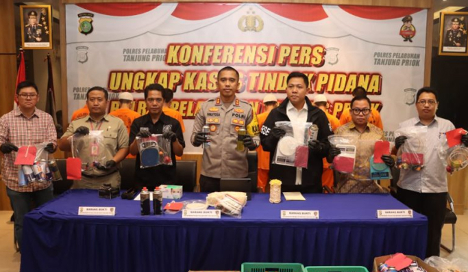 Polres Pelabuhan Tanjung Priok mengungkap enam kasus pengoplosan gas bersubsidi tiga kilogram. (Foto: PMJ News)
