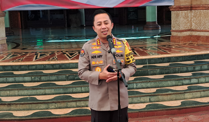 Kabid Humas Polda Metro Jaya, Kombes Pol Ade Ary Syam Indradi saat memberikan keterangan pers. (Foto: PMJ News/Fajar)