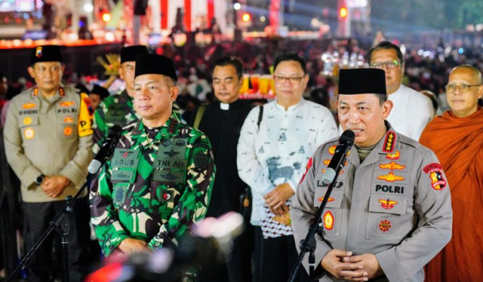 Kapolri Jenderal Listyo Sigit Prabowo saat menghadiri acara doa bersama lintas agama bareng TNI-Polri dan warga di Simpang Lima, Semarang, Jawa Tengah. (Foto: PMJ News)