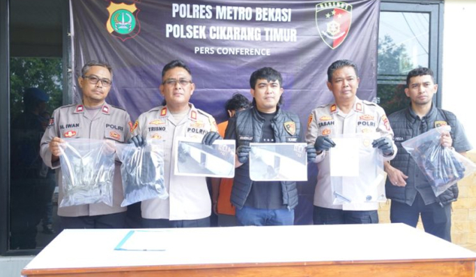 Polsek Cikarang Timur menggelar rilis pengungkapan kasus pencurian kendaraan bermotor. (Foto: PMJ News)