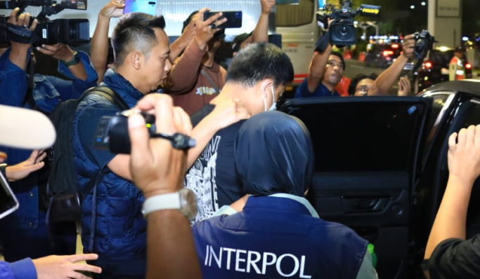 Bareskrim Polri berhasil memulangkan DPO kasus judi online W88 dari Filipina. (Foto: PMJ News)