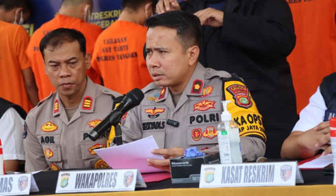 Wakapolres Tangerang Selatan, Kompol Rizkyadi Saputro saat konferensi pers. (Foto: PMJ News)