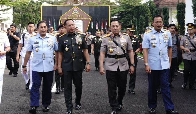 Kapolri Jenderal Listyo Sigit Prabowo menghadiri penutupan Pendidikan Reguler (Dikreg) Angkatan LII Sesko TNI TA 2024. (Foto: PMJ News)