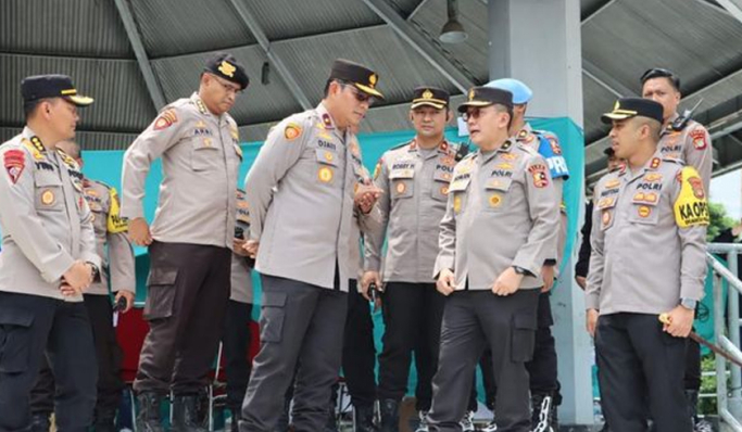 Wakapolda Metro Jaya, Brigjen Pol Djati Wiyoto Abadhy melakukan pengecekan ke sejumlah TPS di Pelabuhan Muara Angke. (Foto: PMJ News)