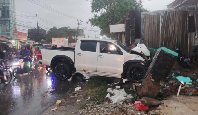 Kecelakaan beruntun yang melibatkan belasan kendaraan terjadi di Cipondoh, Kota Tangerang. (Foto: PMJ News/Istimewa)