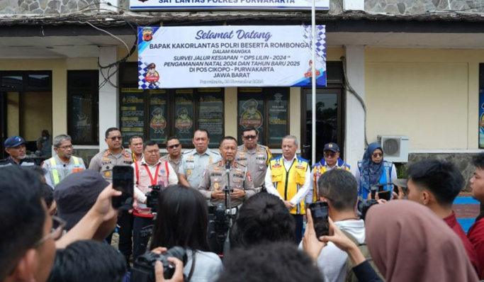 Kepala Korlantas Polri, Irjen Pol Aan Suhanan melaksanakan tinjau jalan Tol Cikampek. (Foto: PMJ News)