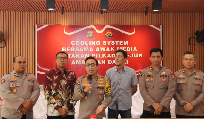 Kabid Humas Polda Metro Jaya, Kombes Pol Ade Ary Syam Indradi saat kegiatan Cooling System bersama awak media. (Foto: PMJ News/Fajar)
