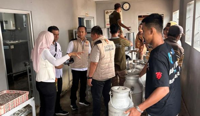 Satgas Pangan Polri melakukan monitoring keamanan, mutu dan penyerapan susu segar di wilayah Jawa Timur dan Jawa Tengah. (Foto: PMJ News)