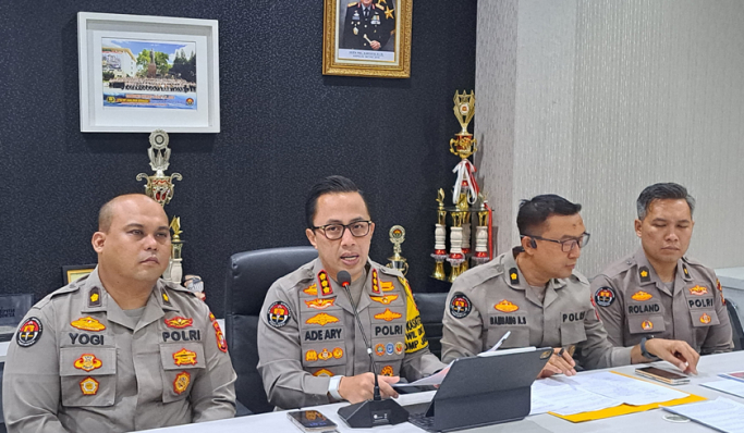 Kabid Humas Polda Metro Jaya, Kombes Pol Ade Ary Syam Indradi saat konferensi pers. (Foto: PMJ News/Fajar)
