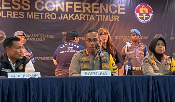Kapolres Metro Jakarta Timur, Kombes Pol Nicolas Ary Lilipaly saat konferensi pers. (Foto: PMJ News)