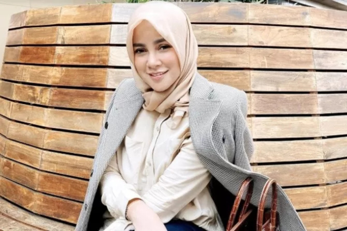 Artis cantik Olla Ramlan. (Foto: PMJ/Instagram).