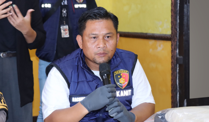 Kanit Reskrim Polsek Palmerah, AKP Rachmad Wibowo saat memberikan keterangan. (Foto: PMJ News/Fajar)