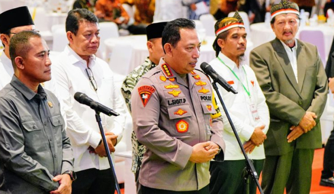 Kapolri Jenderal Listyo Sigit Prabowo menghadiri deklarasi pembubaran Jamaah Islamiyah. (Foto: PMJ News)